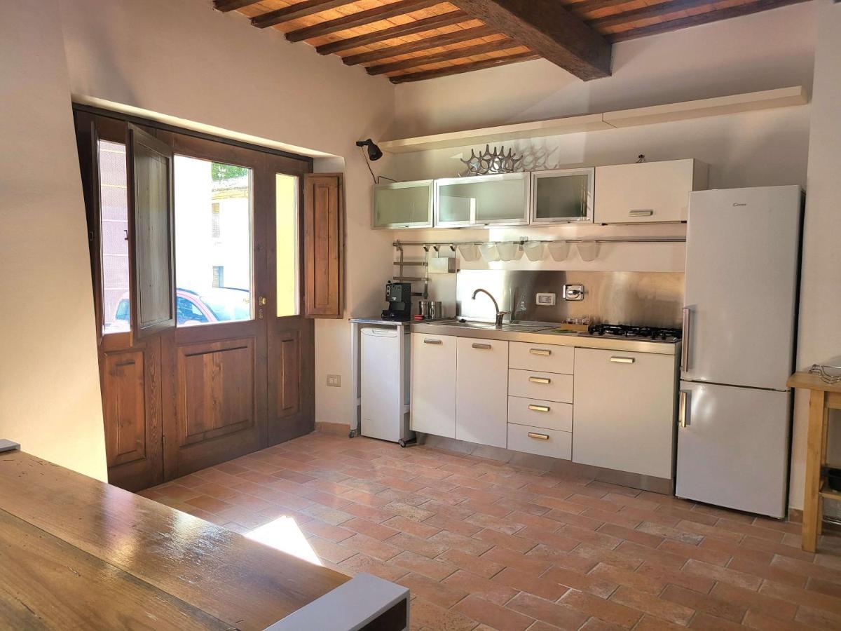 Appartamento Davanti Al Porto Romano Bevagna Exteriör bild